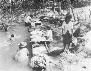 Tyhoon Karen aftermath, Guamanians doing laundry at Agana Springs.